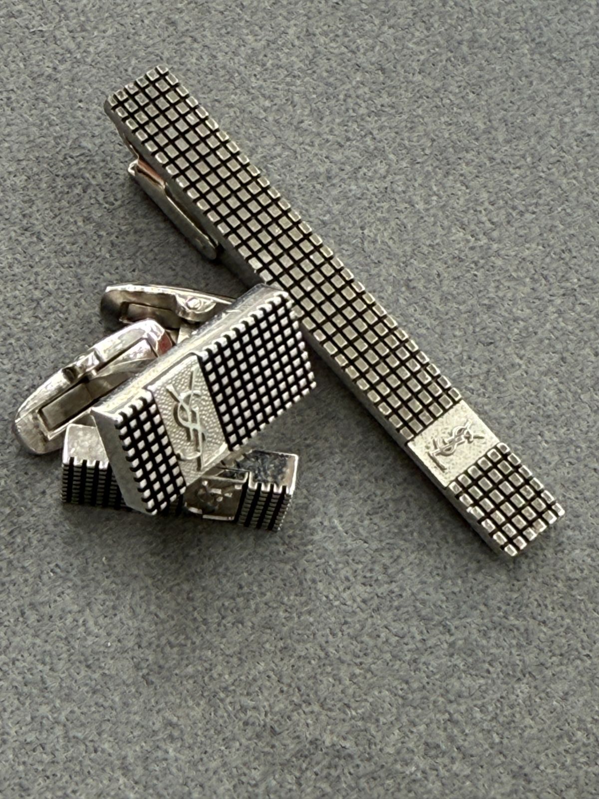 YSL イヴサンローラン SILVER925 28gカフス＆タイピン ／銀製 YSL イヴサンローラン SILVER925 28gカフス＆タイピン ／銀製 - メルカリ