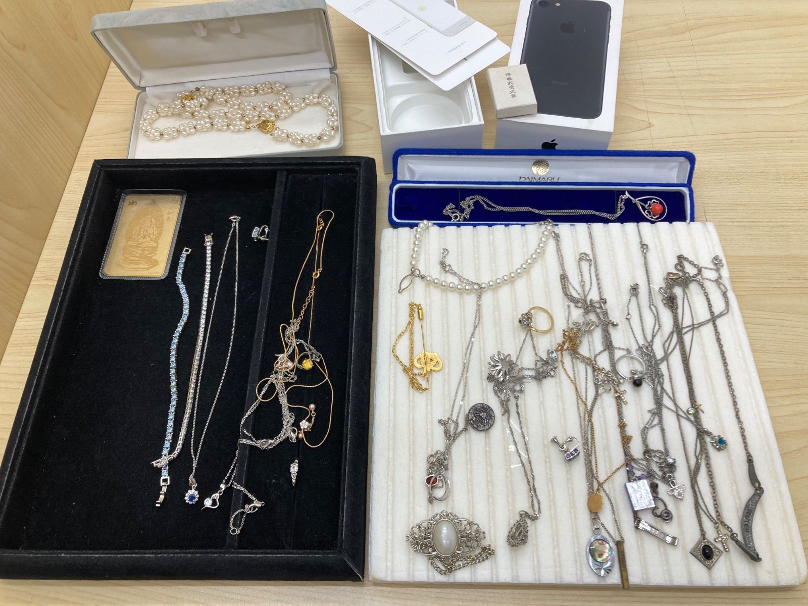 遺品整理アクセサリー、iPhone空箱のみ！ - メルカリ