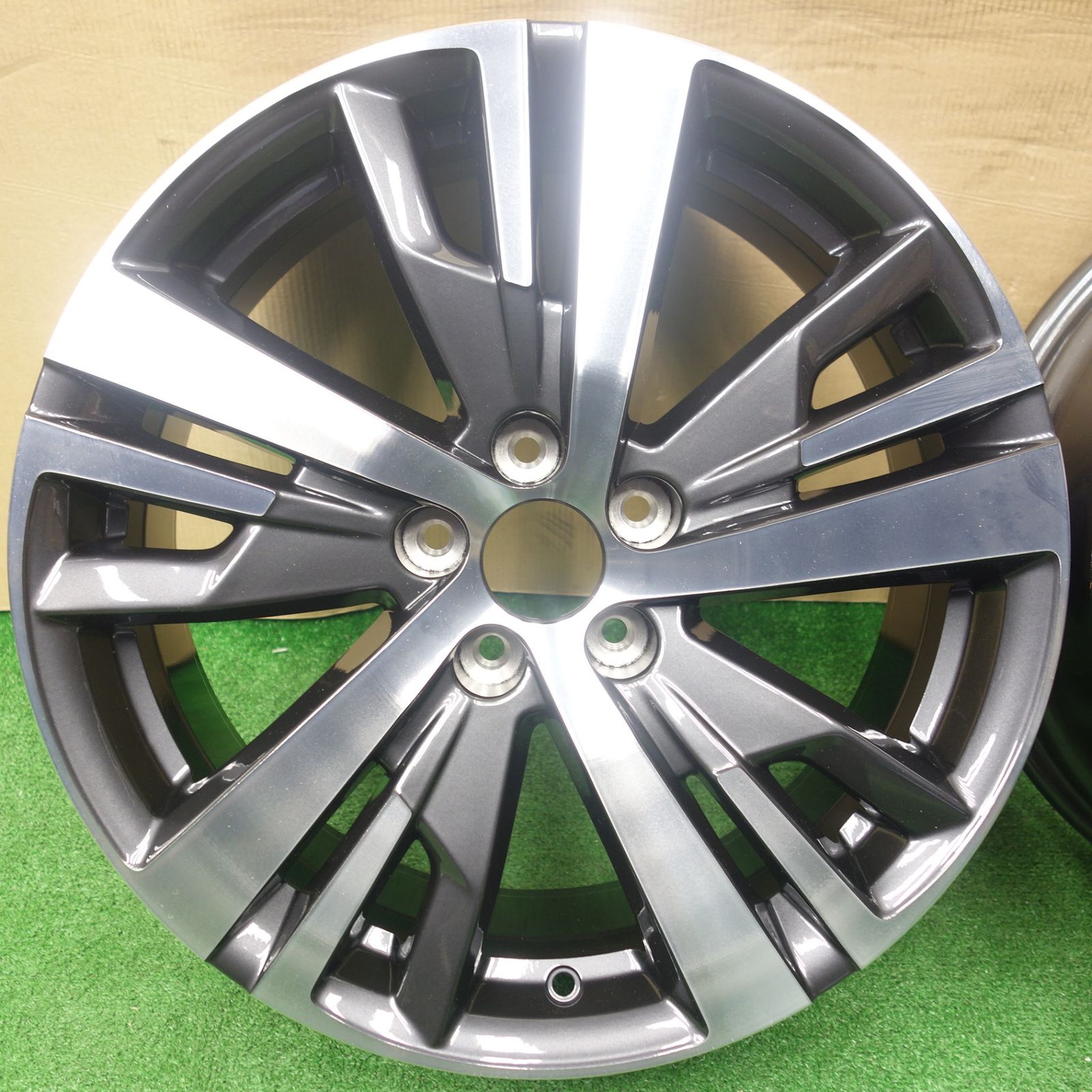 送料無料] 新車外し！2本☆プジョー 3008 5008 純正 ホイール 18インチ