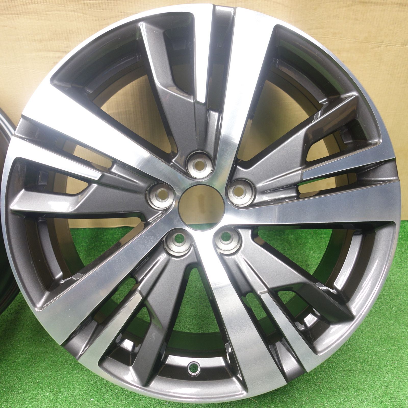 送料無料] 新車外し！2本☆プジョー 3008 5008 純正 ホイール 18インチ