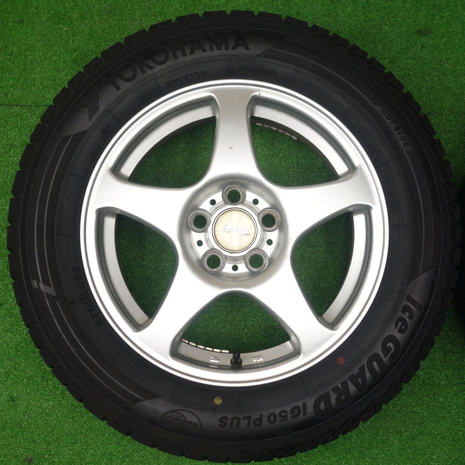 50、30プリウス 195/65R15 スタッドレスヨコハマアイスガード バリ溝 バリ溝！8.5分☆プリウス 等 195/65R15 スタッドレス ヨコハマ アイス