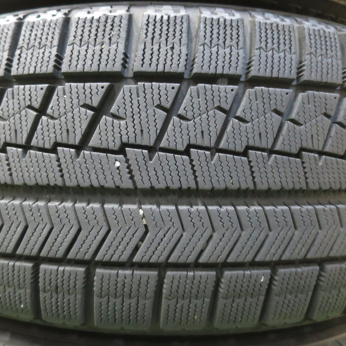バリ溝！8.5分☆スタッドレス 215/60R16 ブリヂストン ブリザック VRX