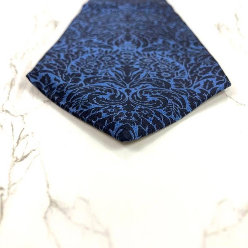 ヴェルサーチ　ボタニカル　花柄　総柄　ジャガード　ネイビー ヴェルサーチ ボタニカル 花柄 総柄 ジャガード ネイビー - メルカリ