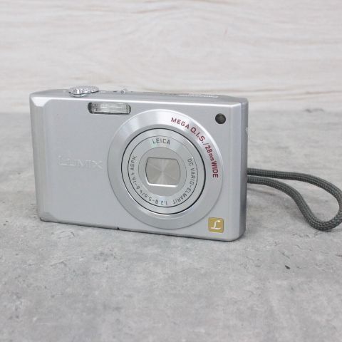 行董】完全ジャンク パナソニック DMC-FX55 シルバー コンデジ