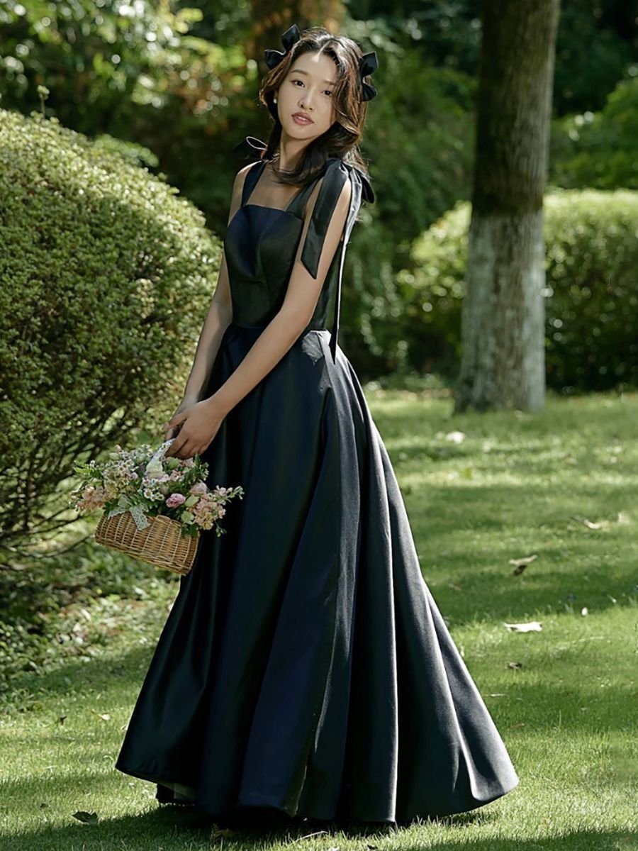 SALE⭐️EPOCA✨新品 ブラックドレス 40 新品・未使用】裾が垂れ下がったブラックドレス。ウェディングフォト