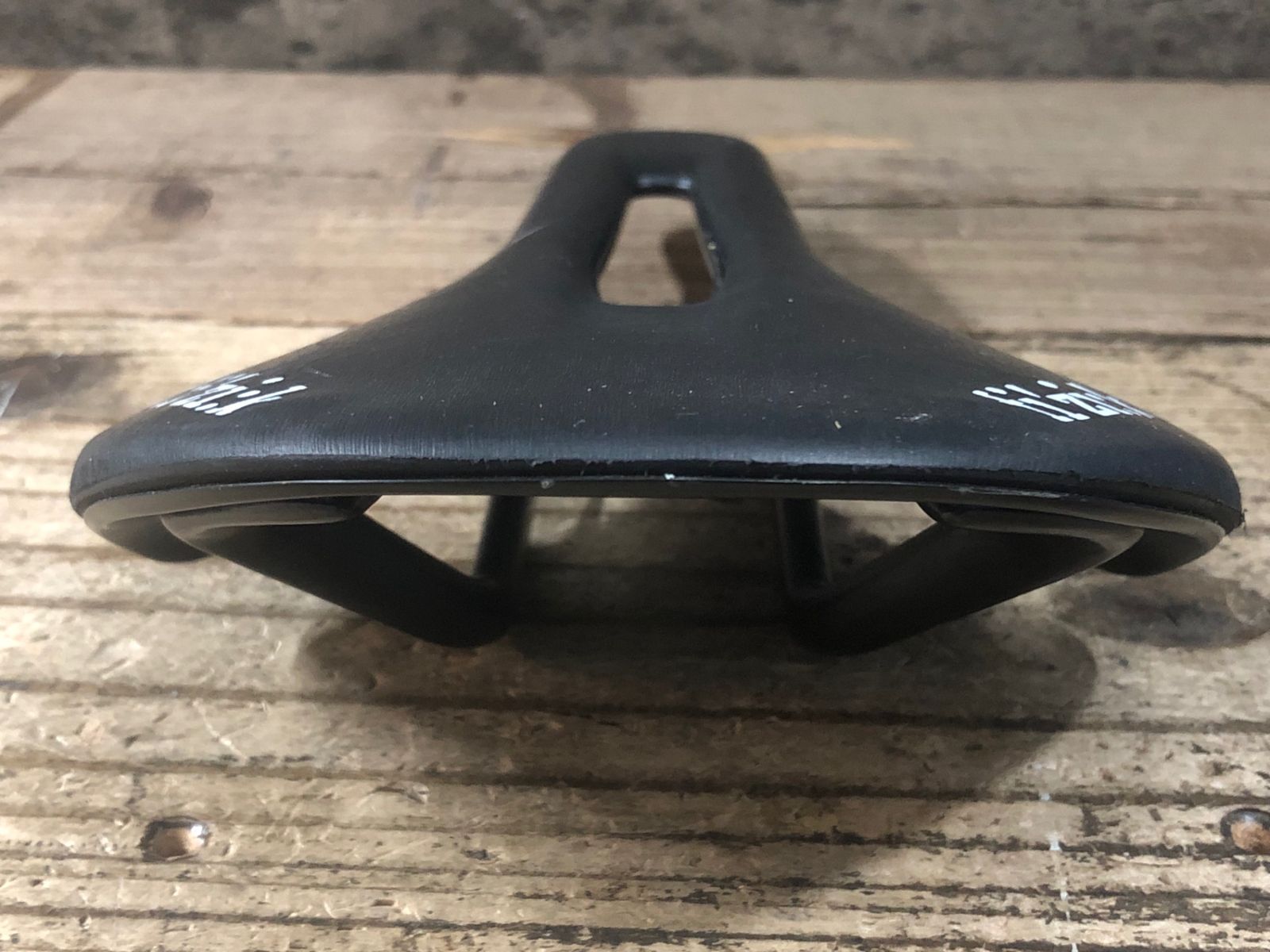 JS185 フィジーク FIZIK VENTO ANTARES 00 サドル カーボンレール