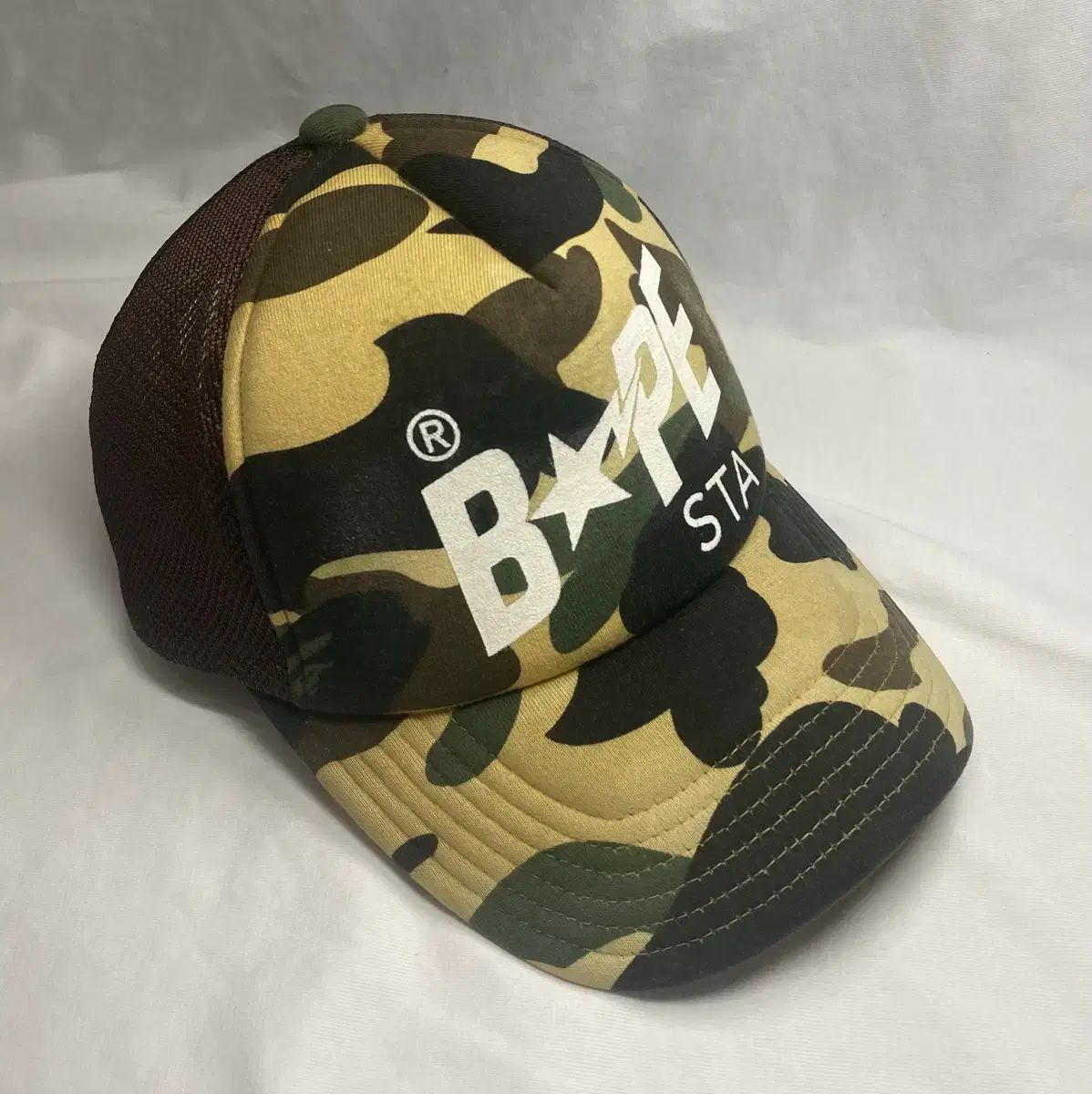 A BATHING APE カモフラージュ トラッカーキャップ Bape(ベイプ) カモフラージュ メッシュキャップ トラッカーキャップ