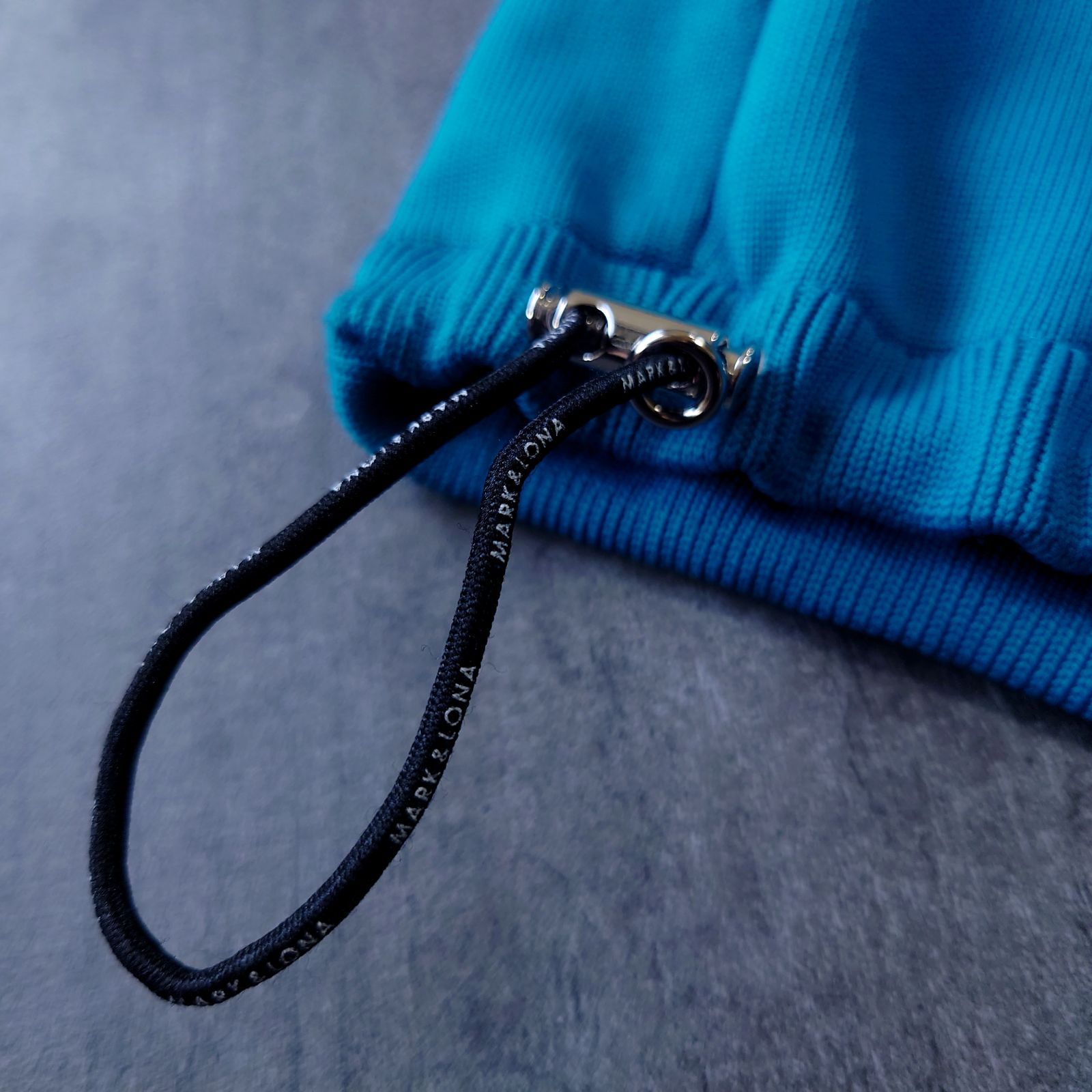 極美品 MARK&LONA GOLF プルオーバー配色切替クルーネックロゴスニード