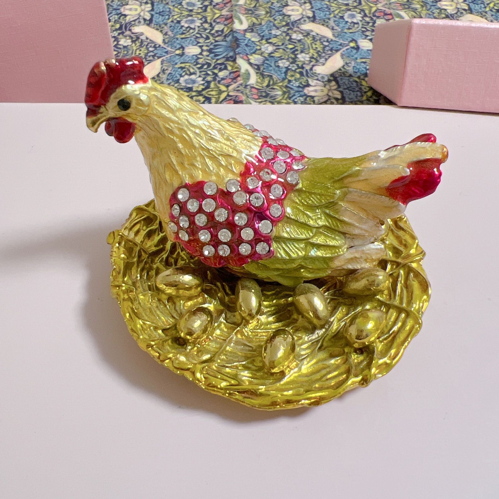 大幅値下げ！　ピィアース　小物入れ　ジュエリーボックス　アンティーク　家具 美品】ピィアース ジュエリーボックス ニワトリ 雌鶏 金の卵 縁起物