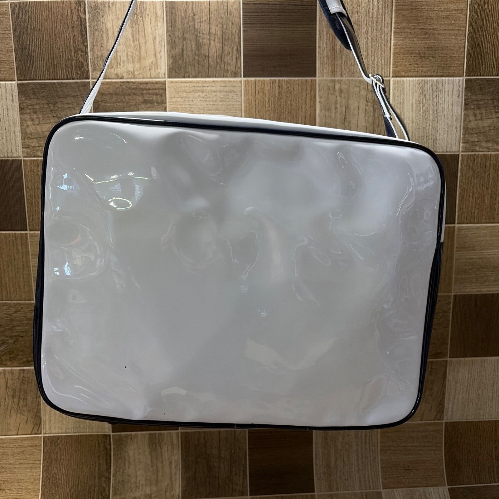 野球 ジャイアンツ エナメルバッグ 中ヤケあり。 - メルカリ