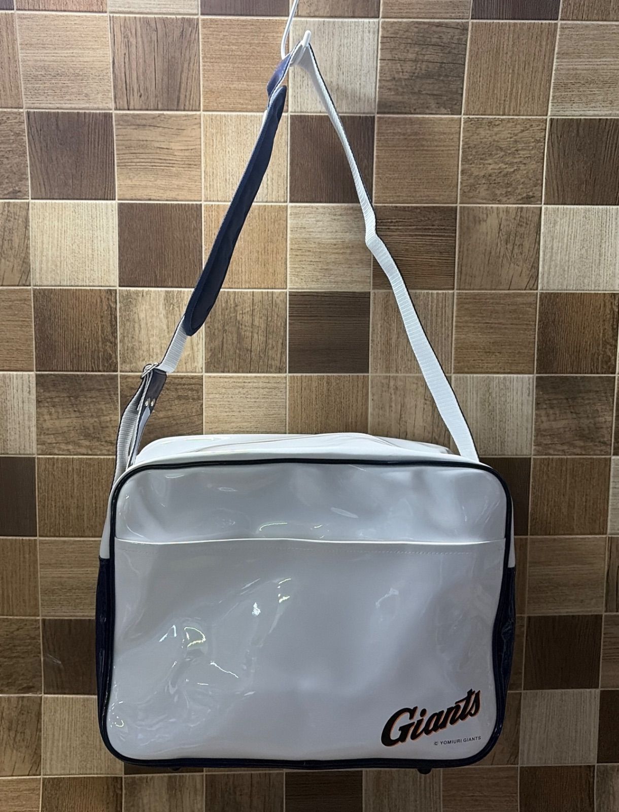 野球 ジャイアンツ エナメルバッグ 中ヤケあり。 - メルカリ