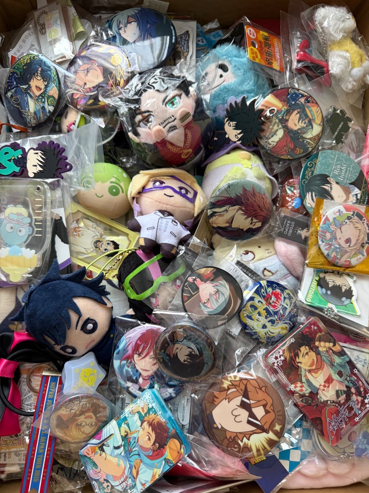 大特価！ アニメグッズ等 缶バッジ キーホルダー クリアファイル