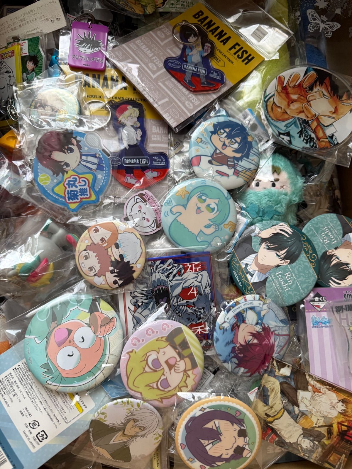 大特価！ アニメグッズ等 缶バッジ キーホルダー クリアファイル