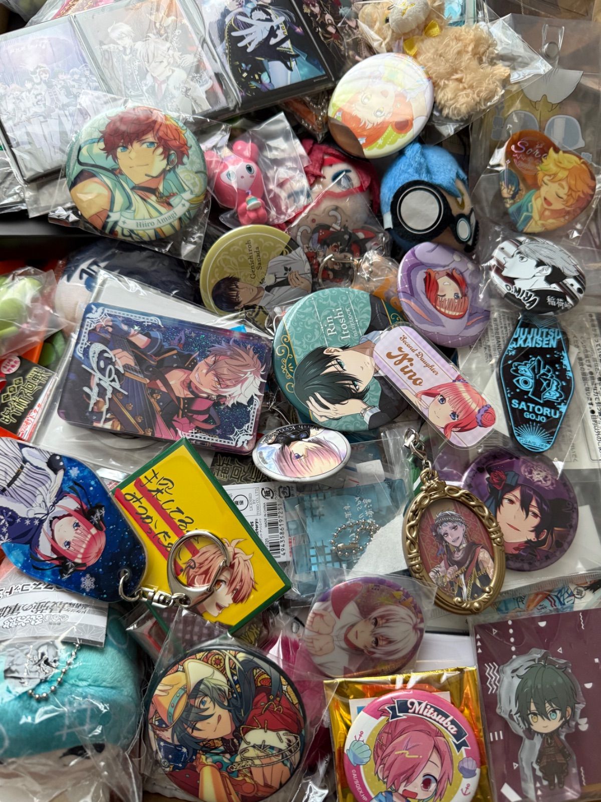 大特価！ アニメグッズ等 缶バッジ キーホルダー クリアファイル