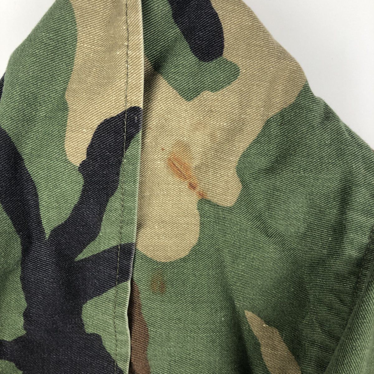 米軍ウッドランド迷彩ジャケット Medium Regular 古着 米軍 迷彩柄 ウッドランドカモ ステンシル入り B.D.U ミリタリー