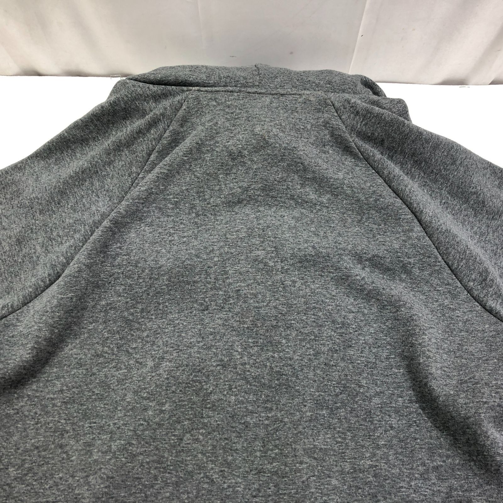 七重浜75-1-08115nh] MONCLER モンクレール ロゴ入りパーカー グレー 