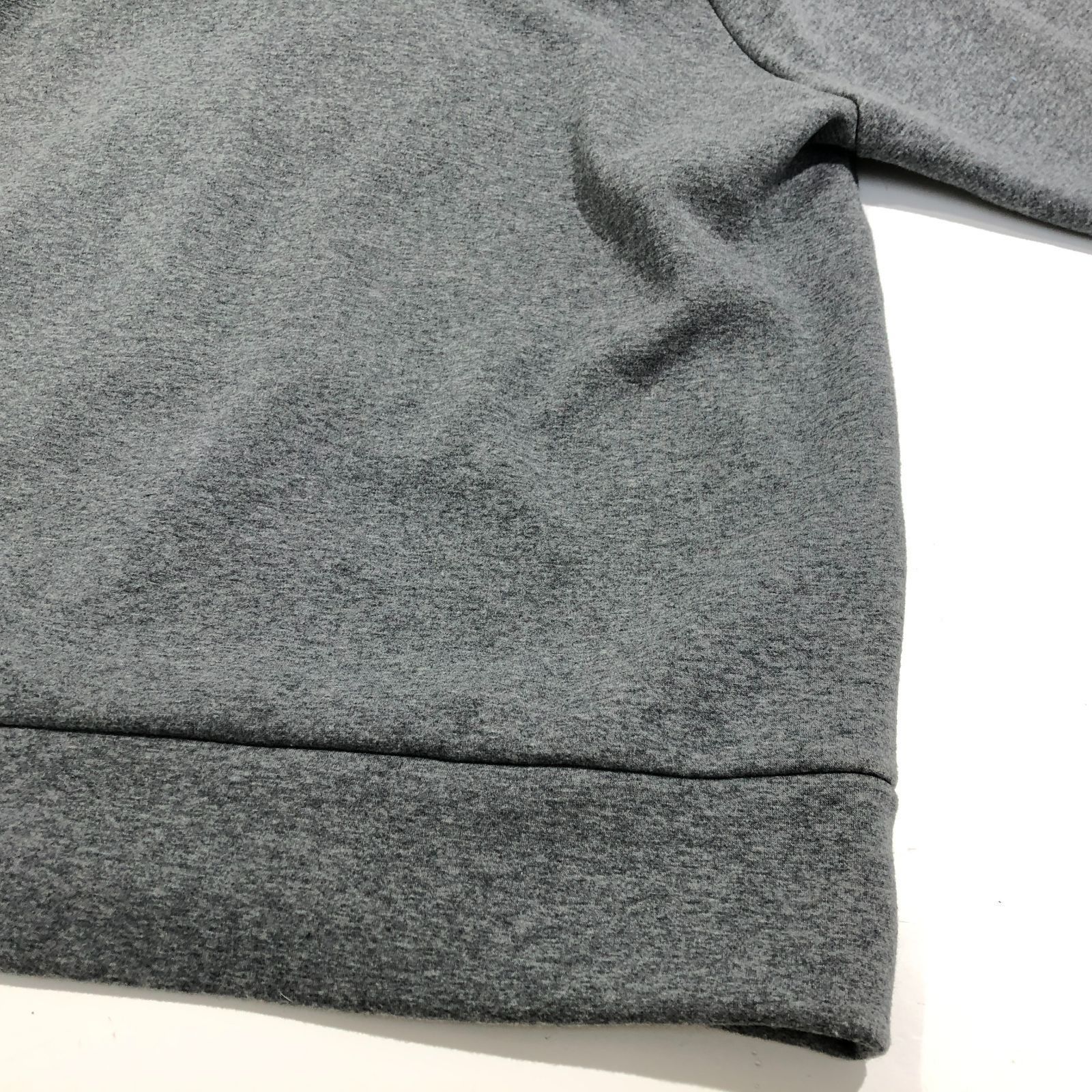 七重浜75-1-08115nh] MONCLER モンクレール ロゴ入りパーカー グレー 