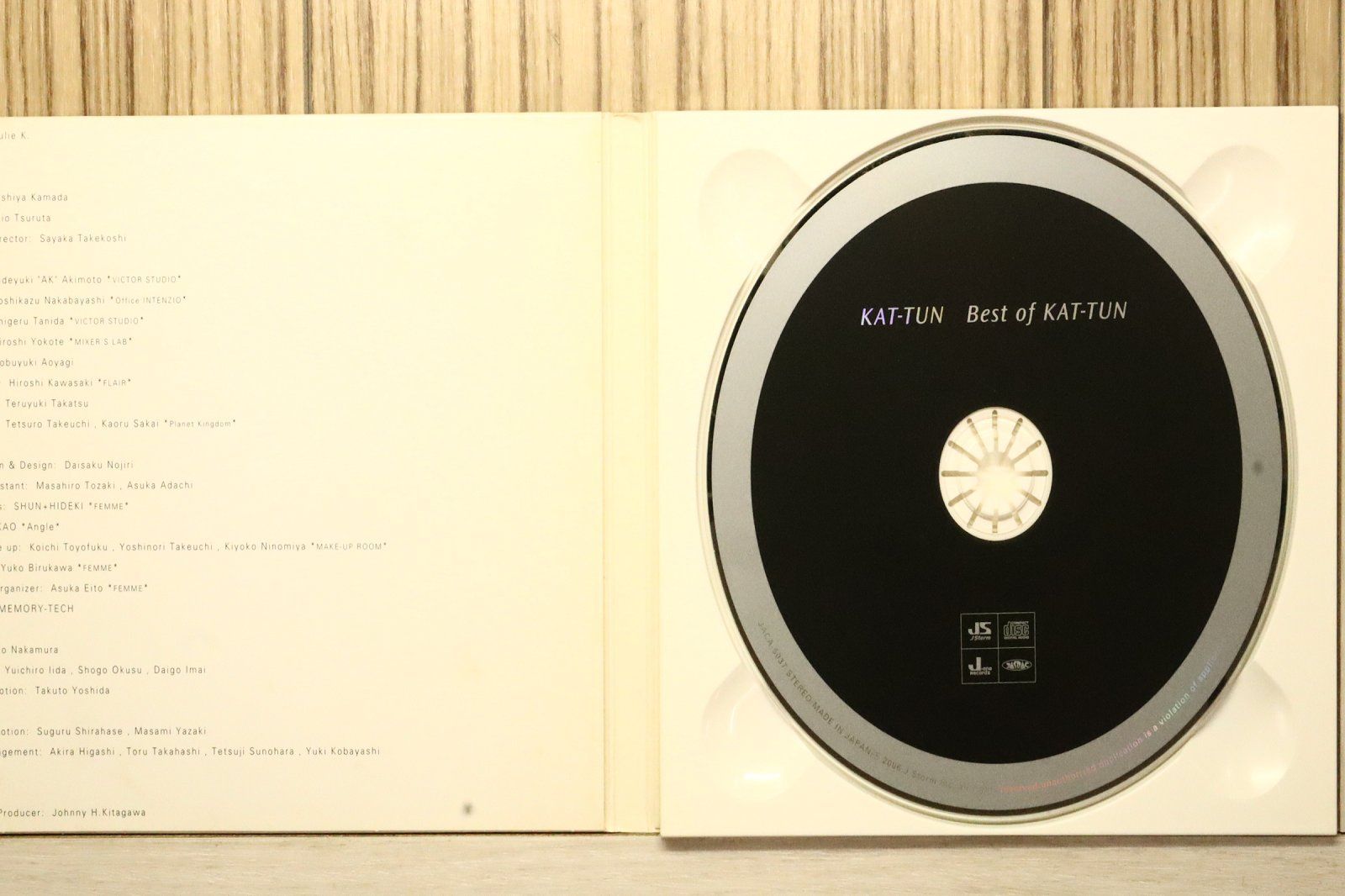 KAT-TUN CD シングル＆ アルバム 77枚 まとめ売り KAT-TUN CD シングル＆ アルバム 77枚 まとめ売り - メルカリ