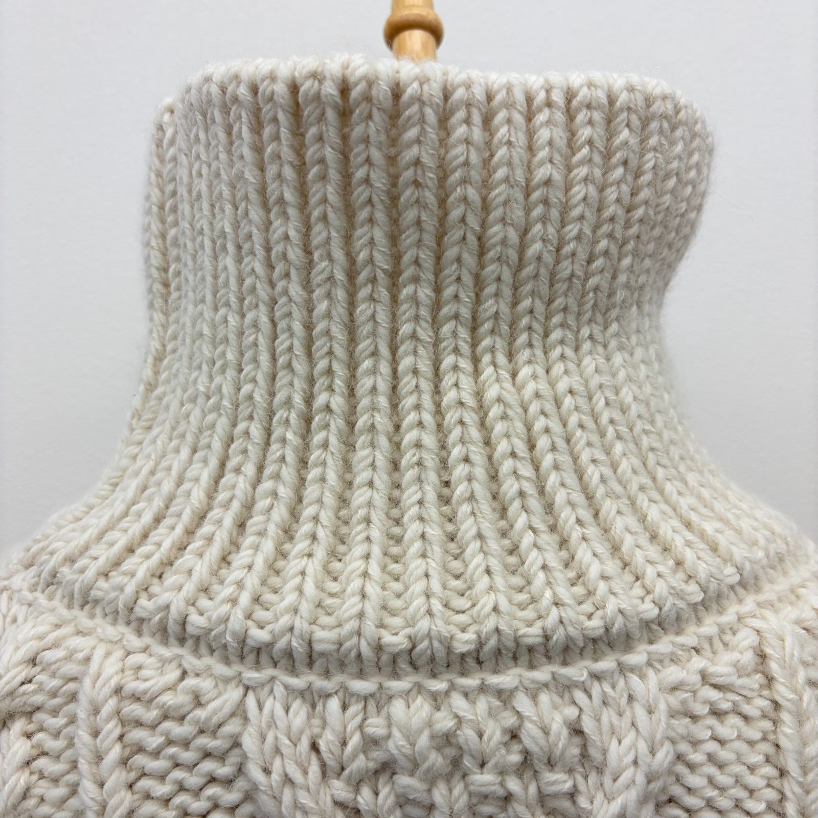 鑑定済み【 新品未使用 】セリーヌ 《 ハイネックセーター 》 M オフ