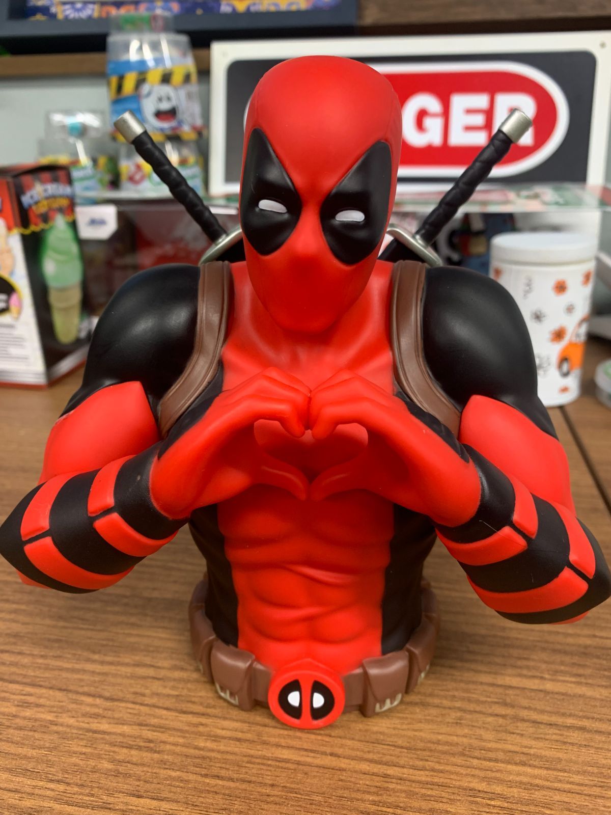 デッドプール バストバンク 貯金箱 ハートサイン マーベル フィギュア