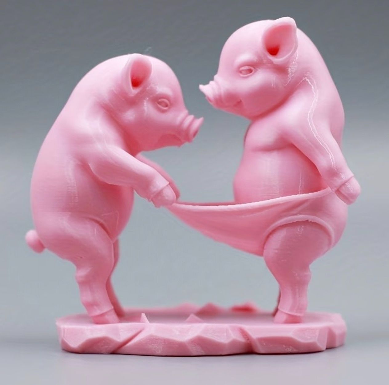 フィギュア 2匹の変なブタ 8cm おちゃめ ピンク いたずらする豚 ぶた