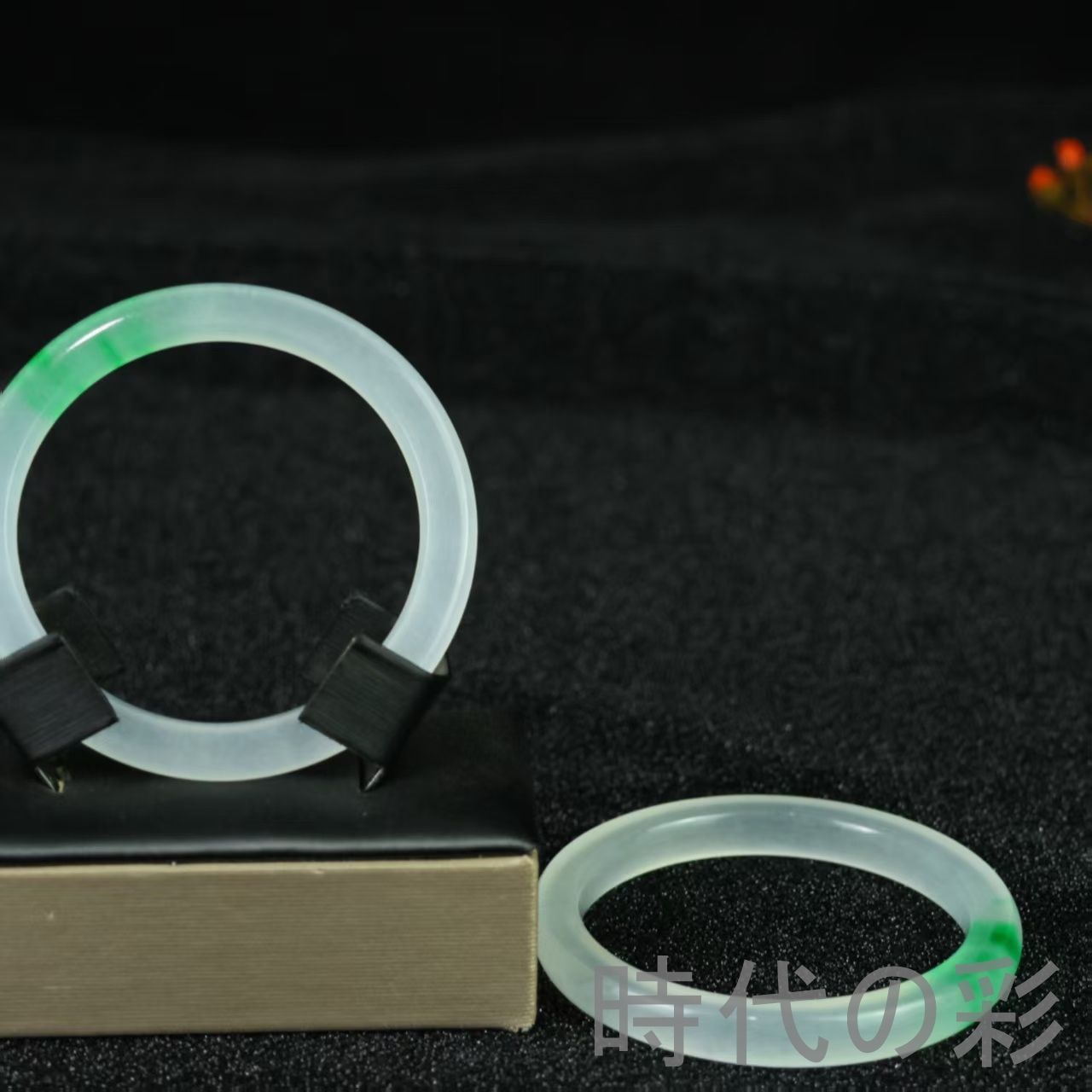 翡翠 高氷種 細方条バングル』正氷 中国古美術 旧蔵 精巧手彫 無傷透明