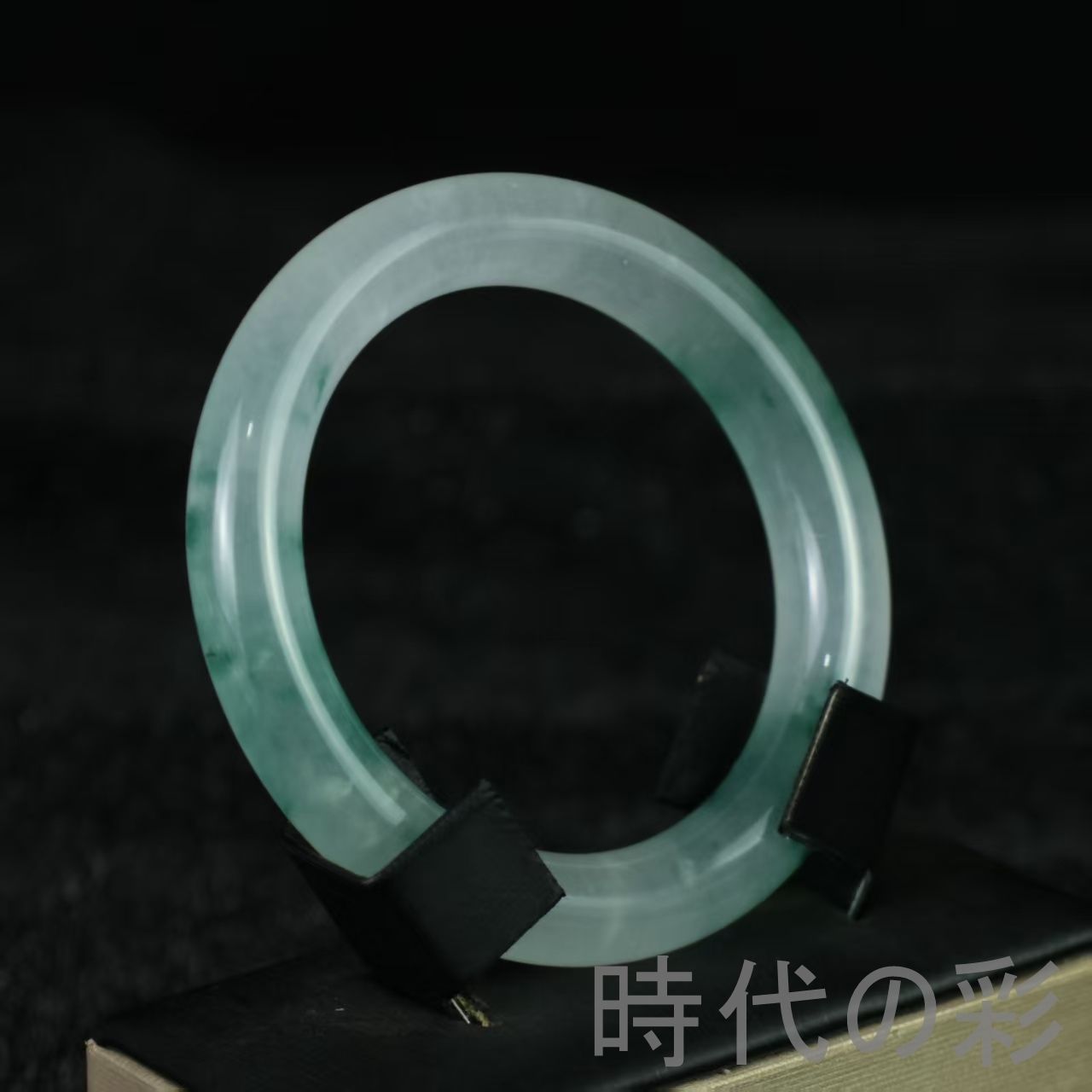 翡翠 高氷種 円条バングル』正氷 中国古美術 旧蔵 精巧手彫 無傷透明石