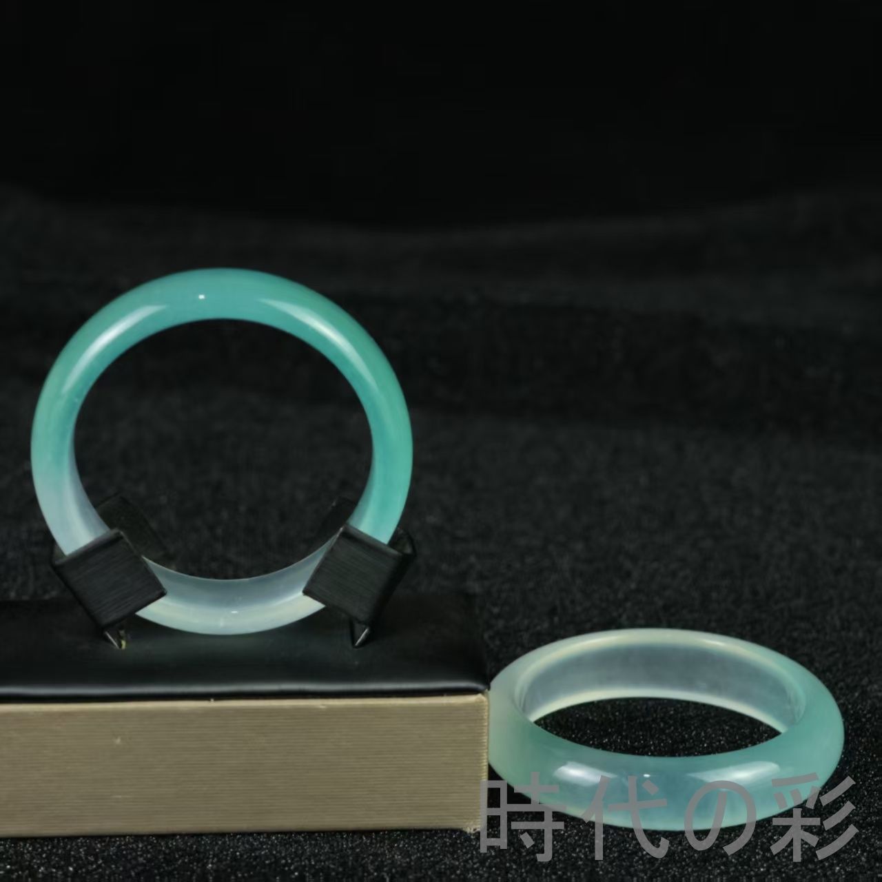 翡翠 高氷種 扁条バングル』氷透 中国古美術 旧蔵 精巧手彫 無傷透明石