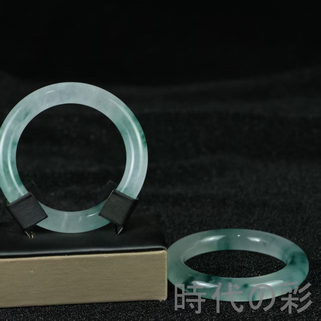 翡翠 高氷種 円条バングル』正氷 中国古美術 旧蔵 精巧手彫 無傷透明石 