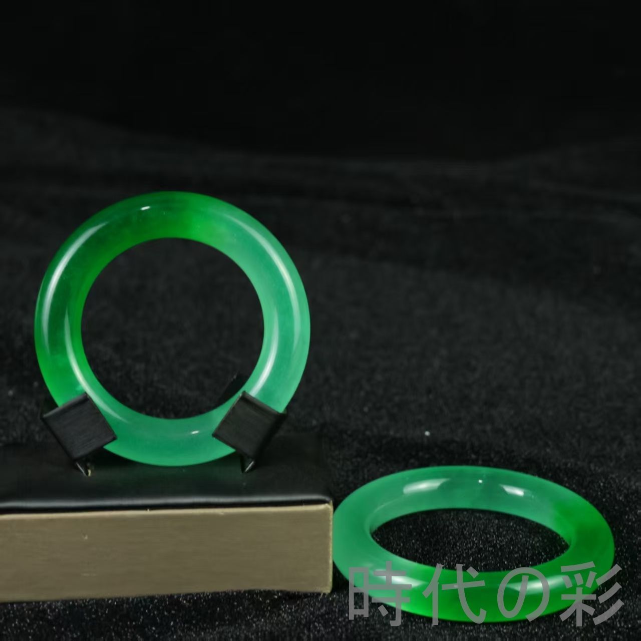 翡翠 高氷種 円条バングル』正氷種 強透明 中国古美術 旧蔵 精巧手彫