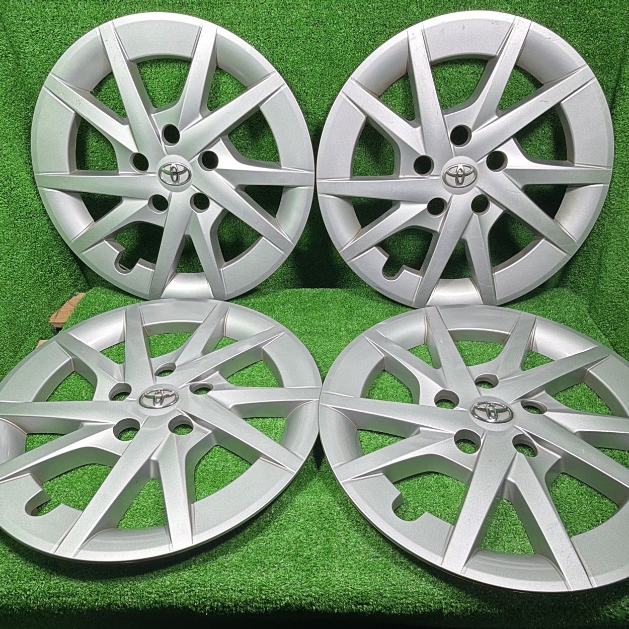 純正】トヨタ プリウスα 40系 ホイールキャップ 4枚セット 16インチ 