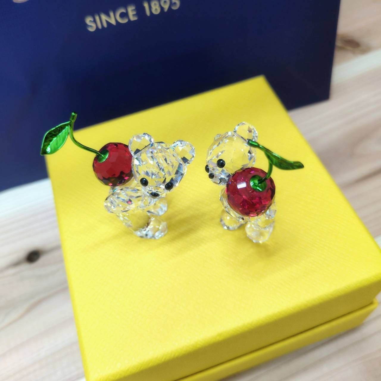 新品 スワロフスキー Krisベア チェリー カップル 5675393 Kris Bear Always Together | Swarovski