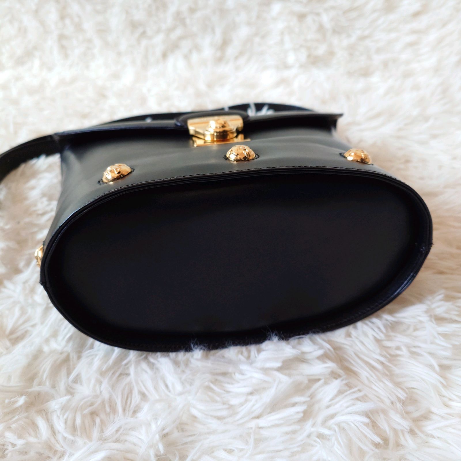 希少　サルヴァトーレ フェラガモ　Salvatore Ferragamo　レザー　本革　ショルダーバッグ　ゴールド　金具　ブラック　黒　ヴィンテージ　 スムースレザー　バケツ
