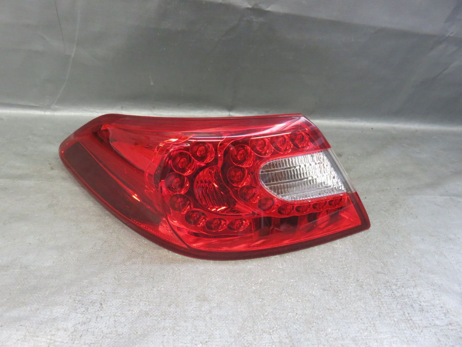 ☆STD8529/点灯OK 日産 フーガ Y51 KNY51 HY51 純正 テールライト