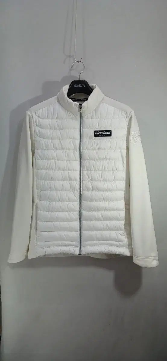 新品　クリーブランド　ゴルフ　ダウン　ホワイト　M 韓国 クリーブランド ゴルフ 起毛 ダウン ジャケット - メルカリ