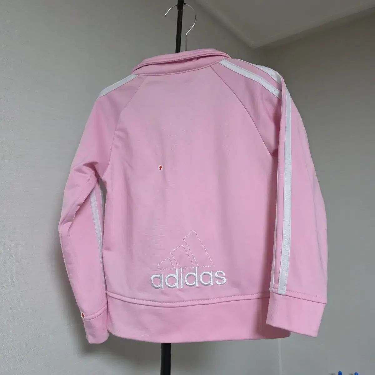 アディダス ピンク 3本線 トラック ジャケット キッズ - メルカリ