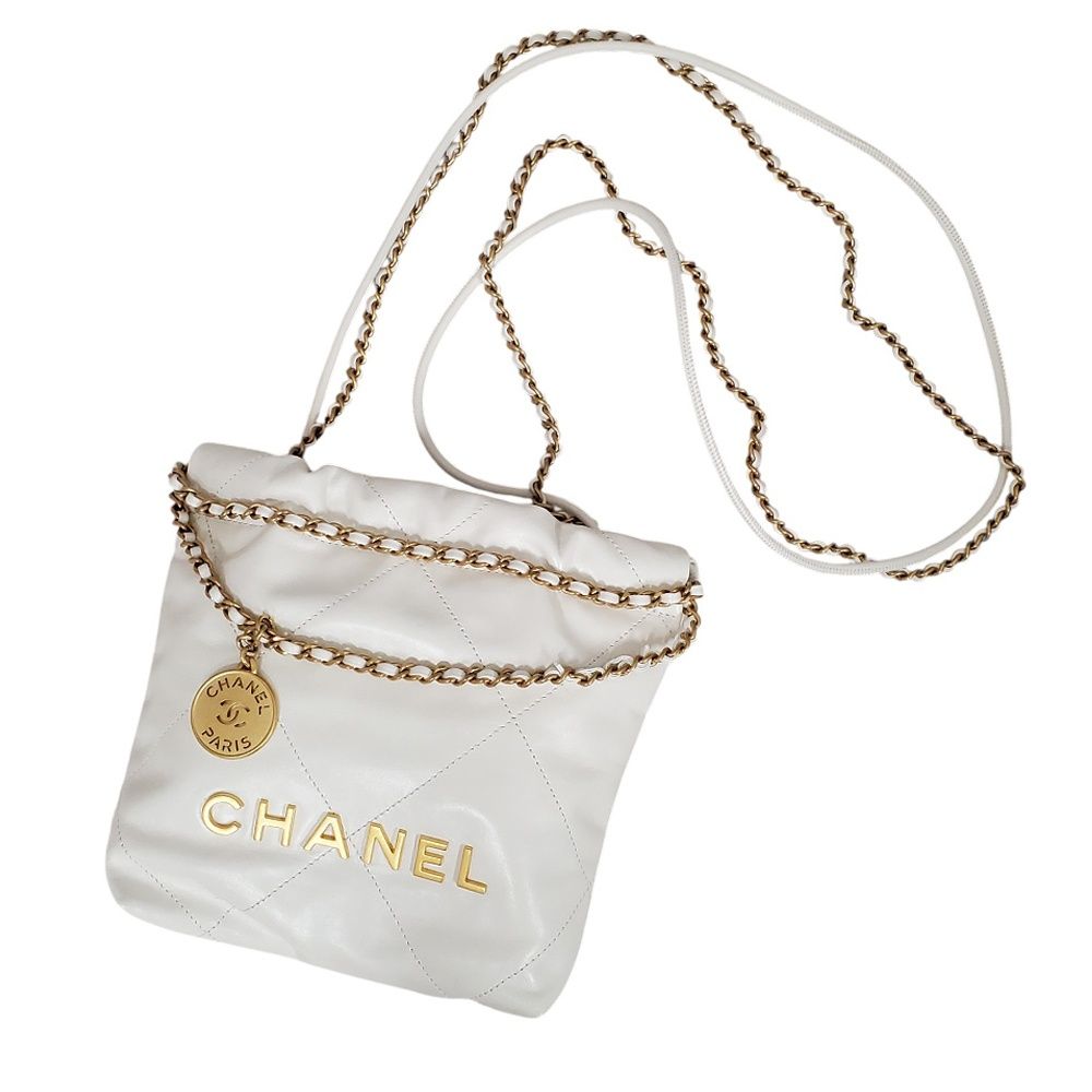 新品同様・未使用品】シャネル CHANEL シャイニーカーフスキン