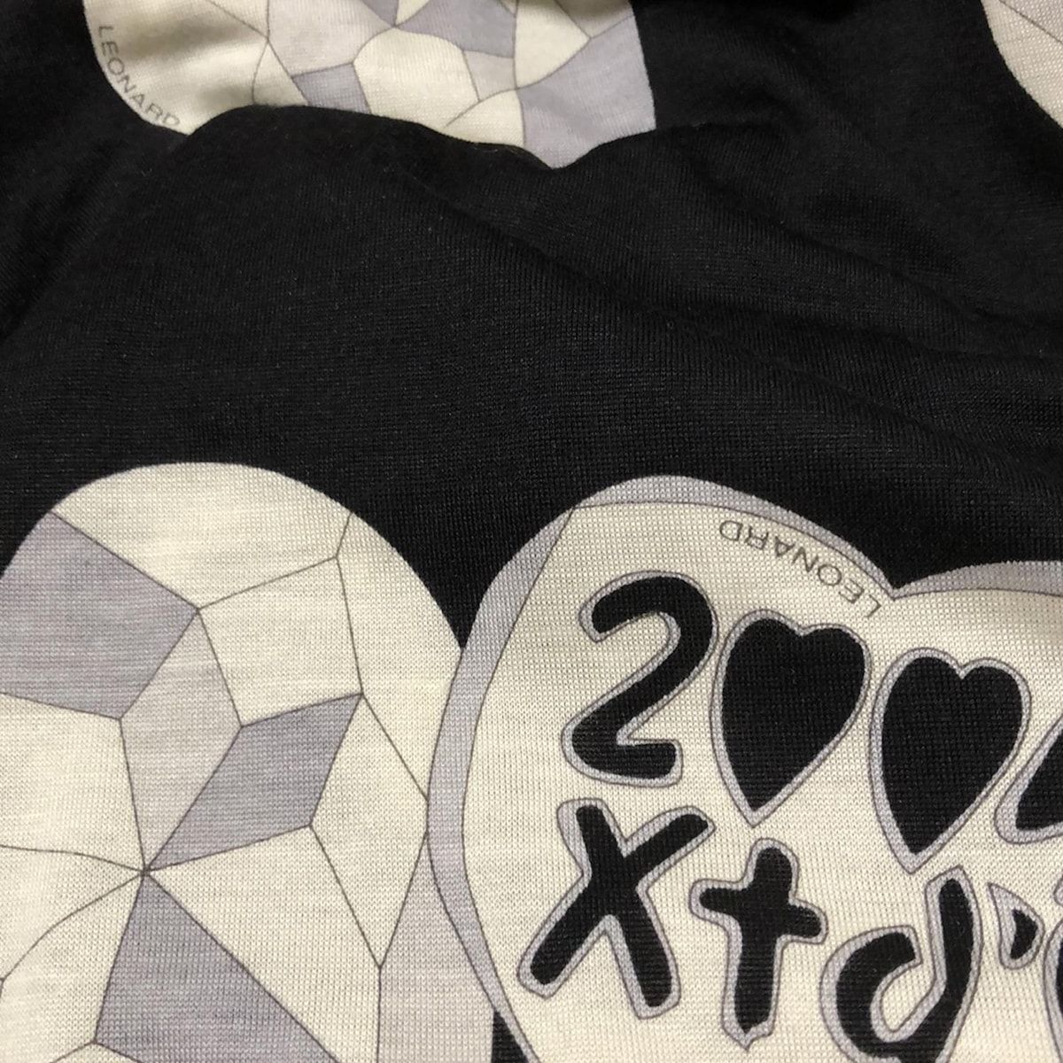 レオナール　シルクウール　トップス カットソー トトリムハート柄　黒地白グレーL レオナール シルクウール トップス カットソー トトリムハート柄 黒地