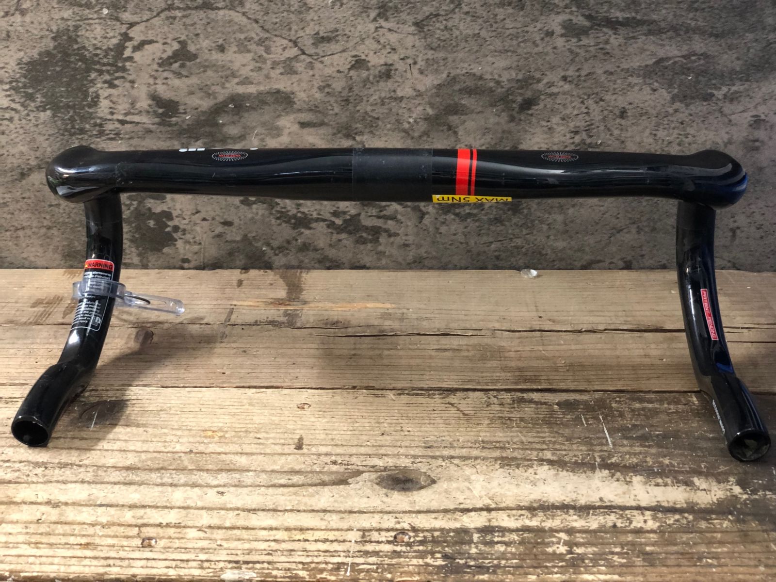 JQ543 チネリ cinelli neo morphe カーボンドロップハンドル 黒 Φ31.8