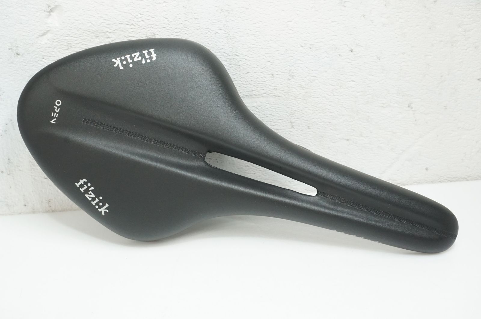 FIZIK 「フィジーク」 ARIONE R5 OPEN 267g サドル / 大宮店 - メルカリ