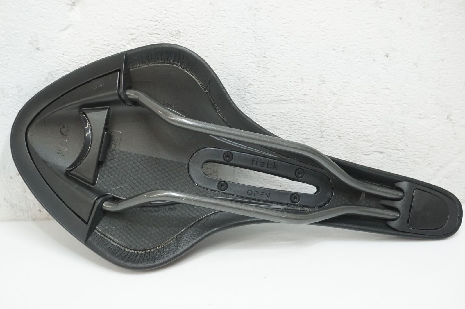 Fizik フィジーク R5 AA ブラック サイズ41.5 中古 FIZIK 「フィジーク」 ARIONE R5 OPEN 267g サドル / 大宮店 - メルカリ