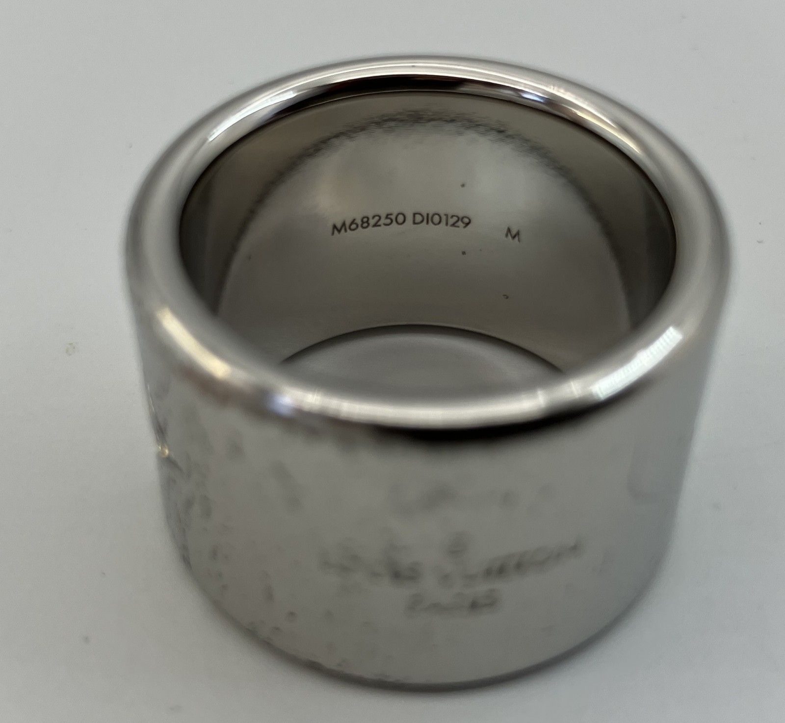LOUIS VUITTON モノグラム M68250 サイズM 内径19.4mm (JP:19.5号 