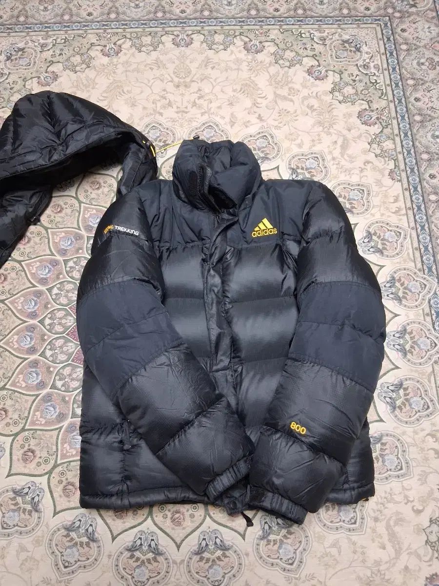 アディダス 800フィル パワー ダウンジャケット ブラック - メルカリ