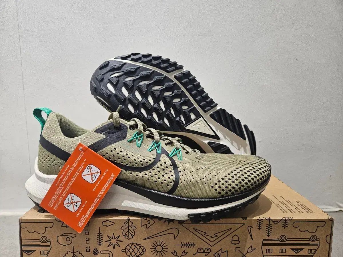 ナイキ リー ペガサス トレイル 4 285