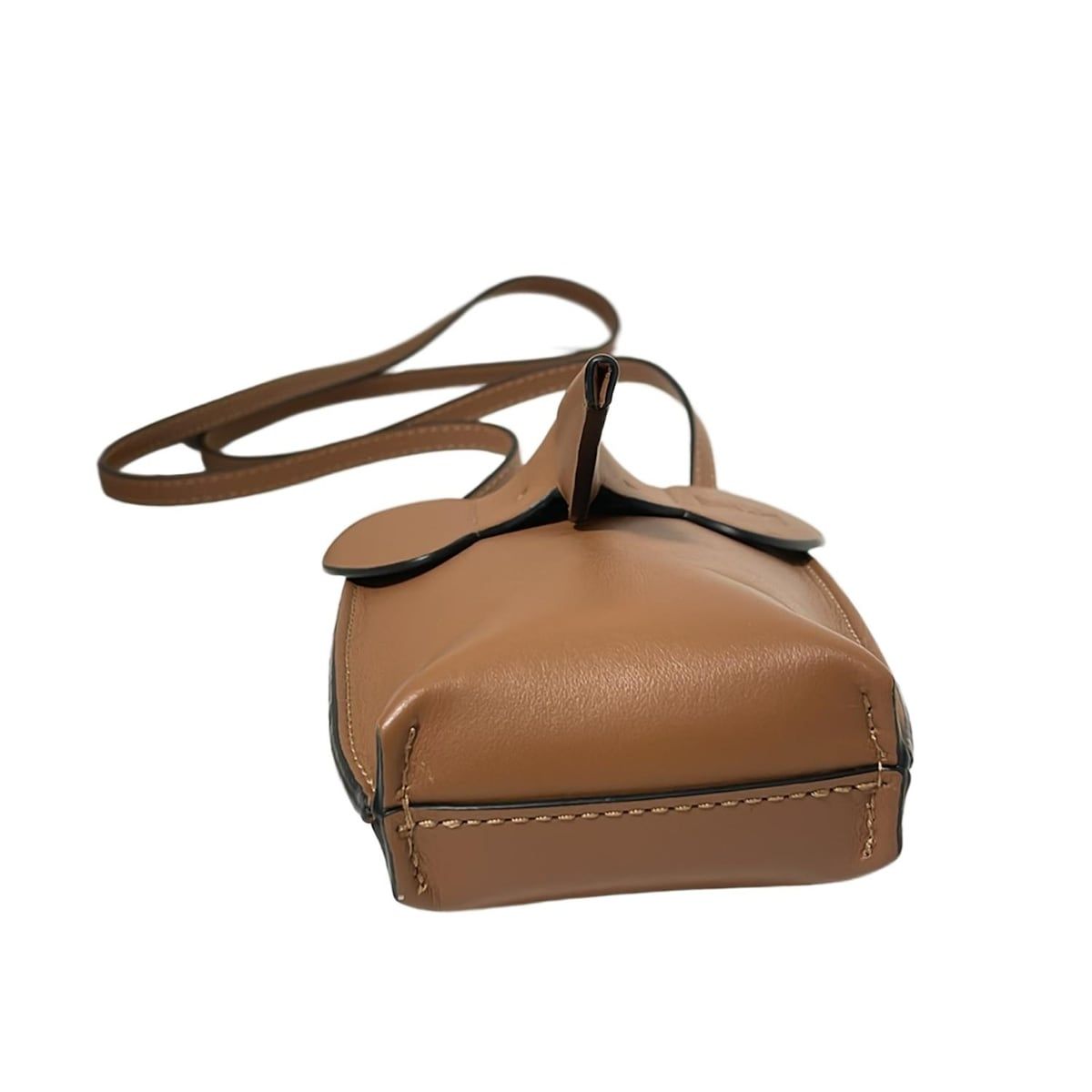 LOEWE ブラウン レザー スマホショルダーバッグ LOEWE(ロエベ) ショルダーバッグ美品 エレファント ポケット ブラウン