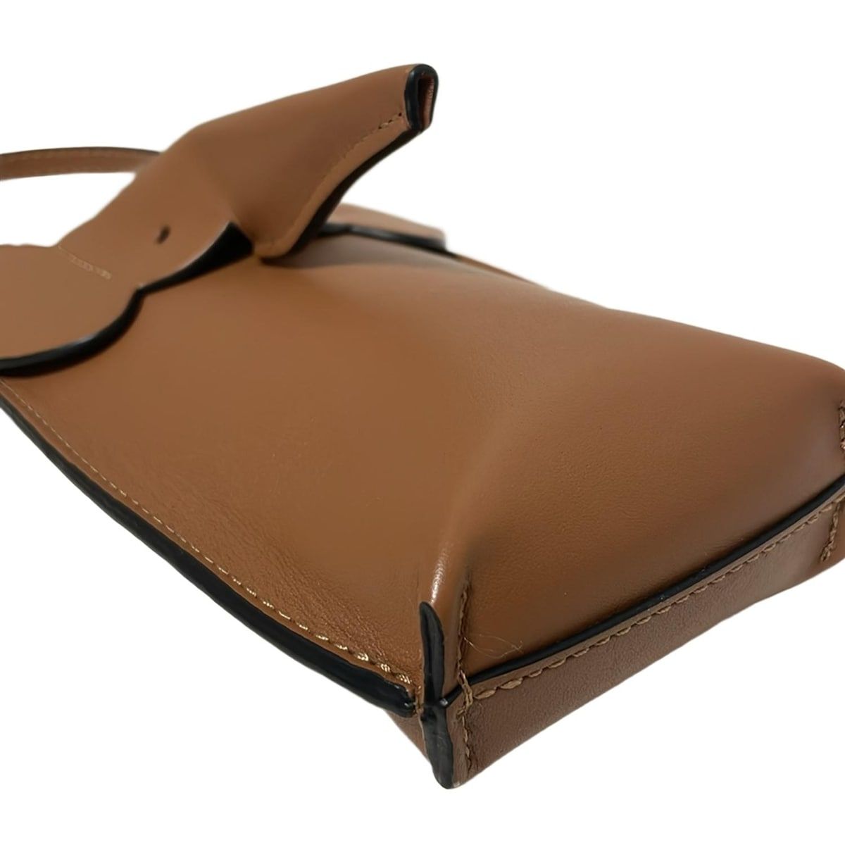 LOEWE ブラウン レザー スマホショルダーバッグ LOEWE(ロエベ) ショルダーバッグ美品 エレファント ポケット ブラウン