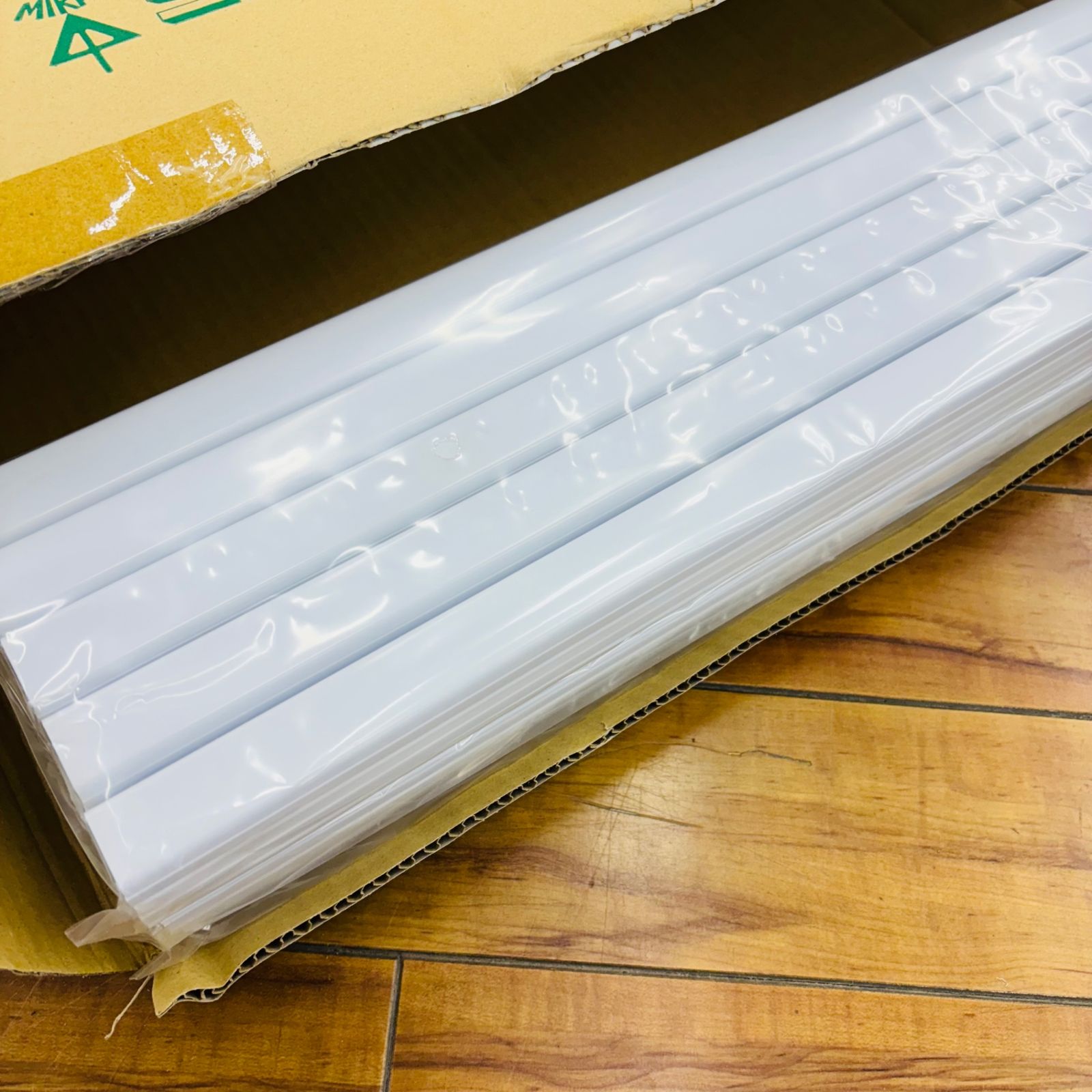 10本 Eモール テープ付 全長1 m 3号 カベ白 EML 3 WT