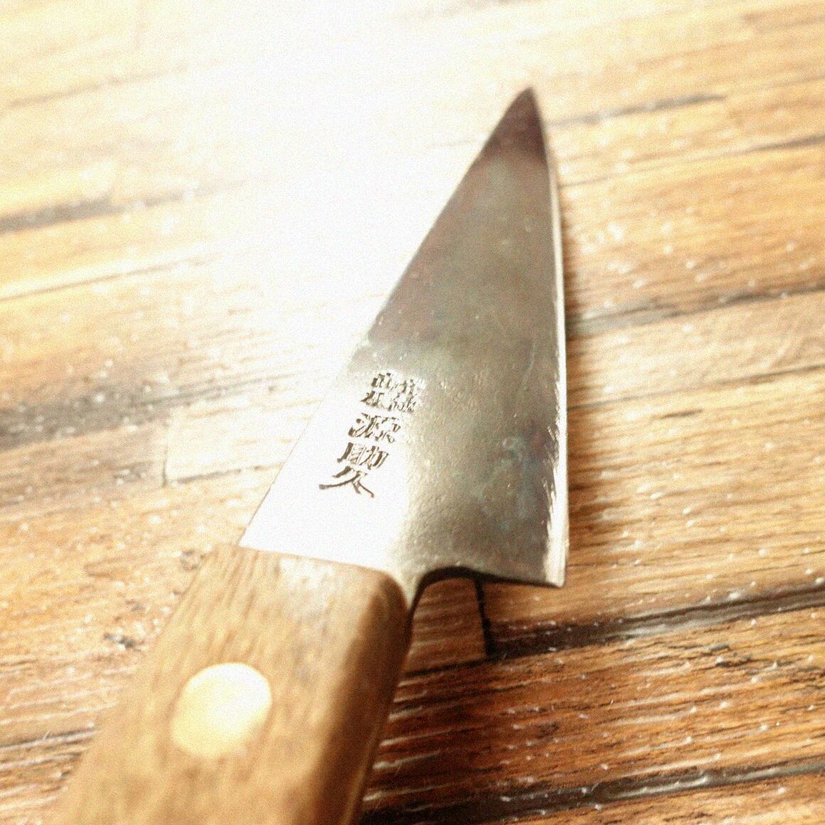 源助久 骨スキ包丁 研ぎ済 黒錆仕上げ ガラスキ サバキ 両刃 特製