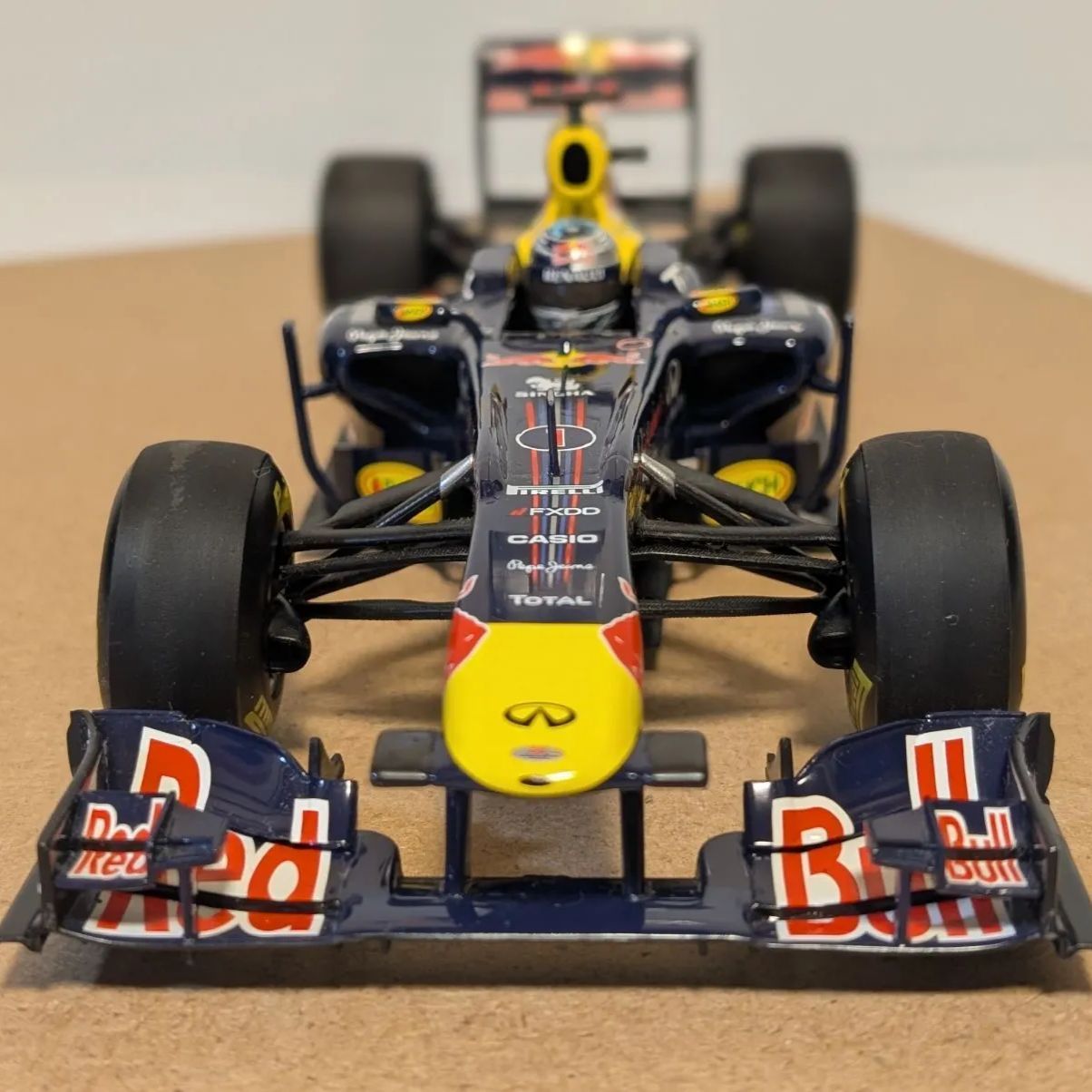 ショーカー1/18レッドブル2011年ショーカー セバスチャン・ベッテル