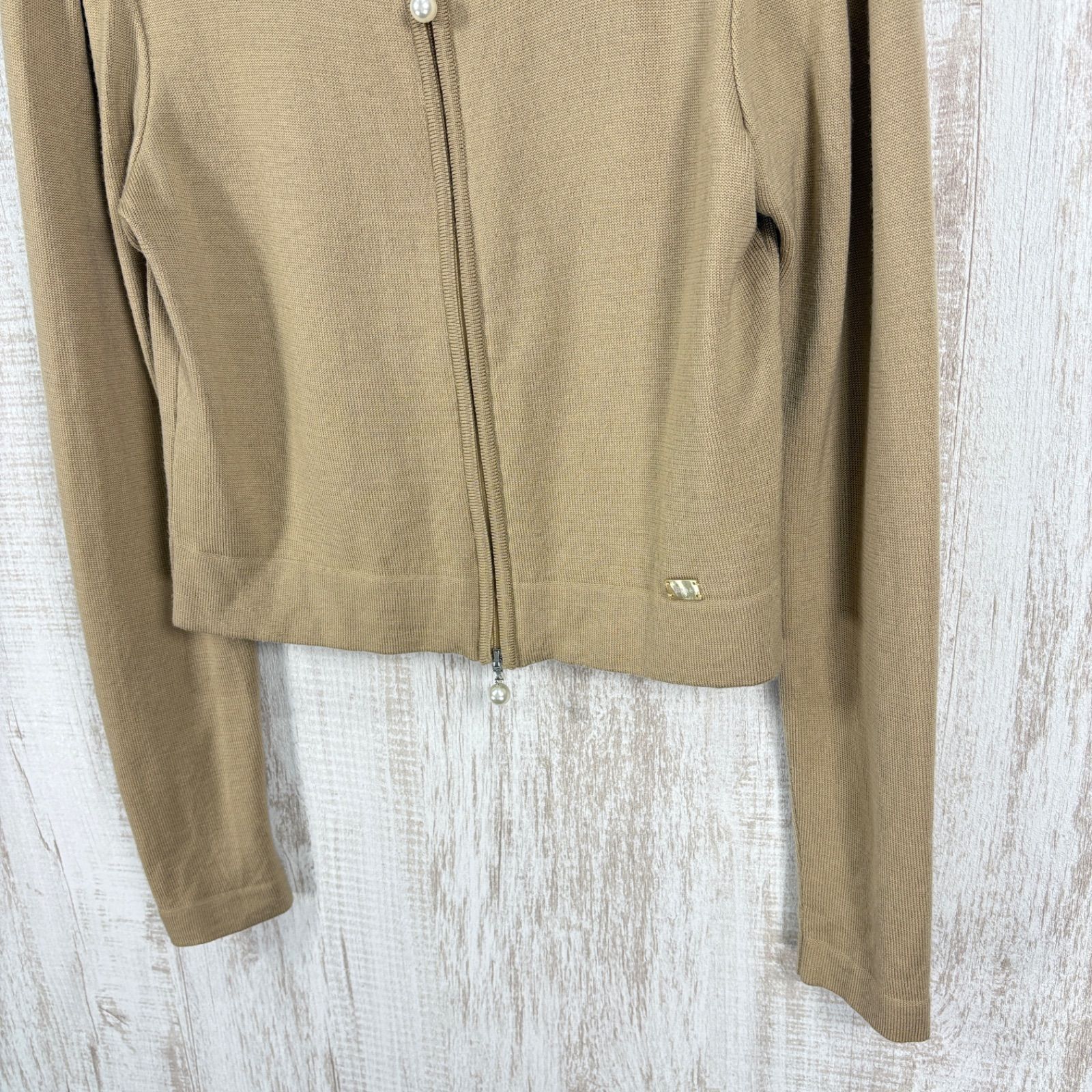 Rene ルネ ワンポイントロゴ パール ダブルジップアップ ウールニット